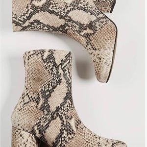 FREE PEOPLE BOOTS PYTHON NEW IN BOX SIZE 6.5